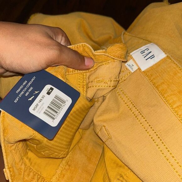 New Gap Shorts - Picture 3 of 4